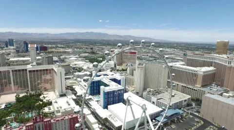 Fly in to High Roller Observation Wheel in Las Vegas 動画素材 52219714