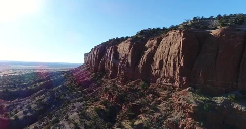 Fly up to a massive red rock monument Stockbeeldmateriaal 84329258
