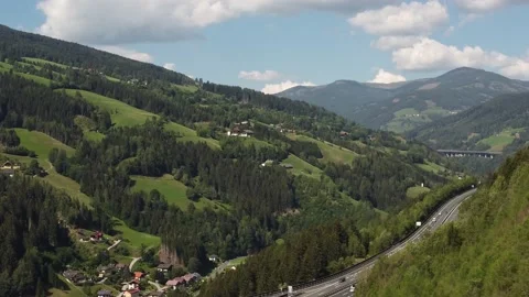 Fly on Mountain across Freeway 库存影片 232617794