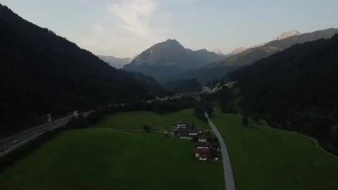 Fly on Mountain across Freeway 库存影片 232617841