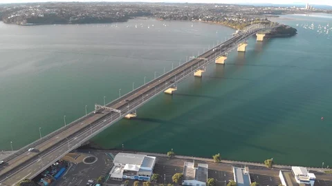 Fly-over of auckland harbour bridge, Auckland, New Zealand Stock-Footage 128166389