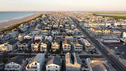 Fly over beach homes. 스톡 동영상 138724986