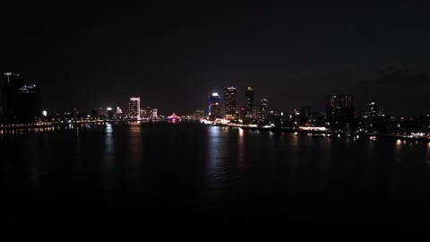 Fly over Han river, view of buildings in Da Nang city Vidéo 332805870