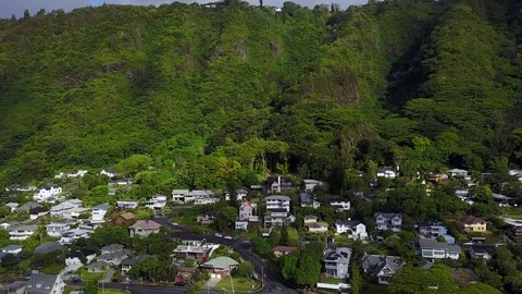 Fly over Manoa Valley in Oahu, Hawaii 스톡 동영상 77190966