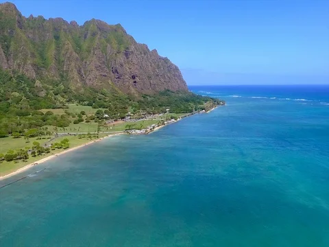 Fly over Pacific calm ocean in tropic island Oahu, Hawaii Stock Footage 83288959