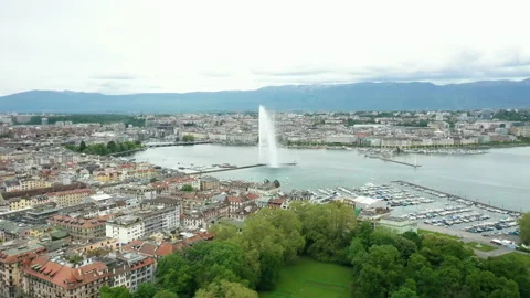 Fly over parc la Grange to Geneva lake on water fountain Video stock 156053365