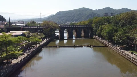 Fly over a river surrouned by trees and trails Video stock 101649164