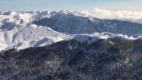 Fly over the Snowy Mountain Forest 動画素材 88083816