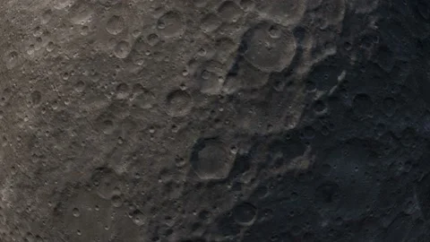 Fly over the surface of the moon as seen from above, the sun changes the angl Video stock 202065968
