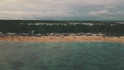 Fly over water through the beach 動画素材 84584138