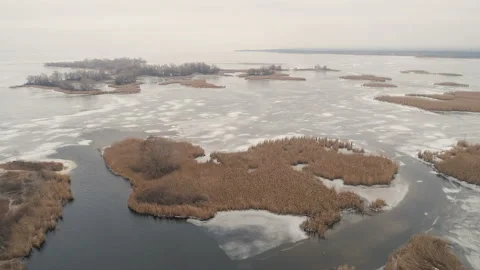 Fly Over Winter Lake Or River With Ice Floes. 4K Aerial. Stock-Footage 101808183