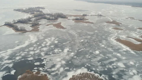 Fly Over Winter Lake Or River With Ice Floes. 스톡 동영상 101809801