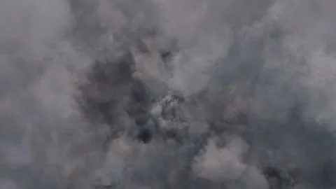 Fly in Overcast Grey Clouds Vidéo 141808731