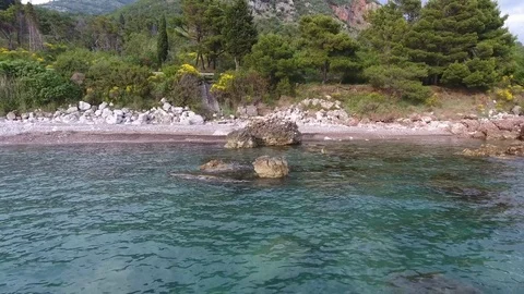 Fly to the sea Video stock 76525400