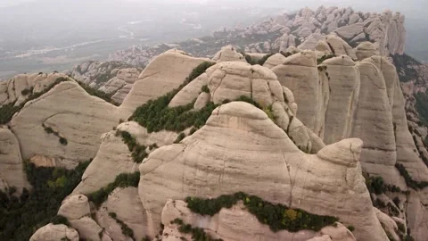 Fly to the stunning Montserrat mountain range with this bird's eye view video Vídeos de archivo 228748703