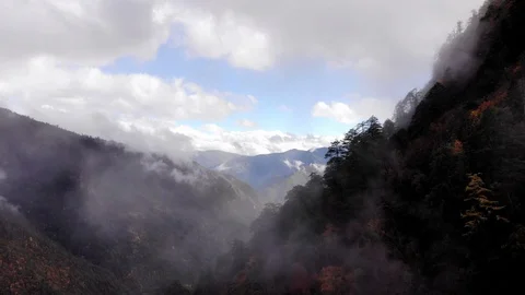 Fly though cloud in rain Video stock 122159613