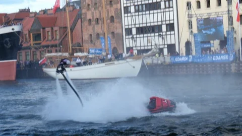 Flyboard acrobatics show, crazy frontflip, falling to water 스톡 동영상 93687902