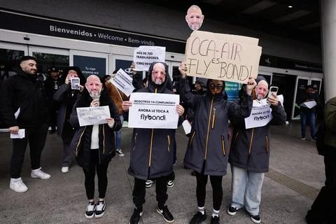 Flybondi workers protest in Buenos Aires, Argentina - 14 Aug 2026 Stock Photos