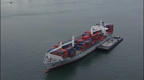 Flyby of cargo ship loaded with shipping crates 库存影片 36472841