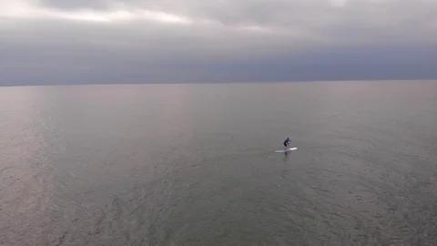 Flyby of stand up paddle boarder 動画素材 91550012