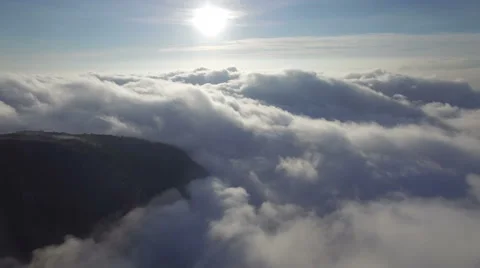 Flying above the clouds Stockbeeldmateriaal 62648538