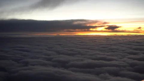 Flying above the clouds Stockbeeldmateriaal 103105718