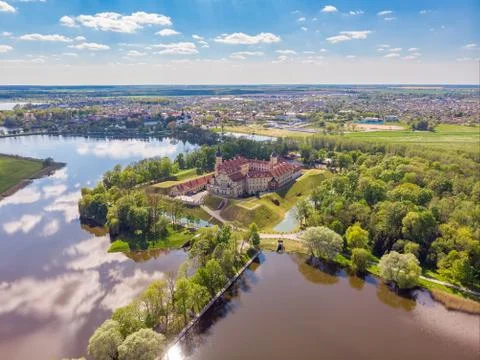 Flying above Nesvizh Castle in Belarus Stock-Fotos