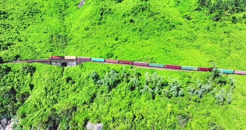 Flying above train rushing along the picturesque Hai Van Pass, Hue, Vietnam 库存影片 342393950