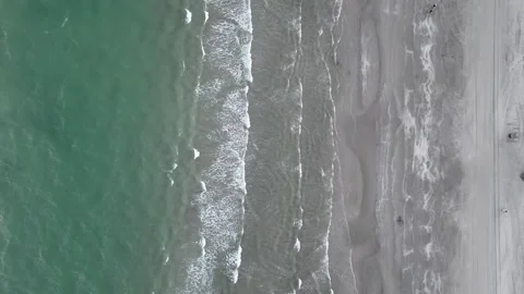 Flying Above the Waves Hitting the Coast 库存影片 301481454