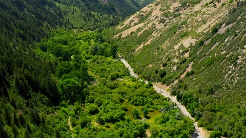 Flying along a mountain road through a canyon in Provo Canyon Utah 4K 스톡 동영상 122536622