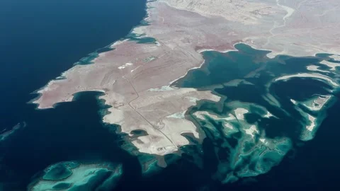 Flying along Ras Alsheikh Hamid an uninhabited desert headland  Stock-Footage 331308982