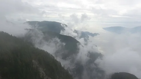 Flying among clouds and mountains and ocean Vídeo Stock 90680142