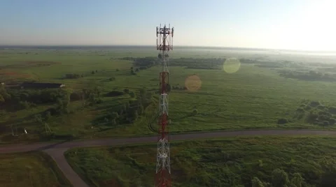 Flying around the cell tower. Sunny summer day. Vídeo Stock 64816665