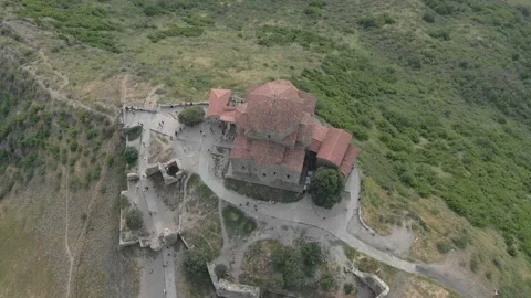 Flying around the historic Jvari monastery near Mtskheta in eastern Georgia. Stock-Footage 237637915
