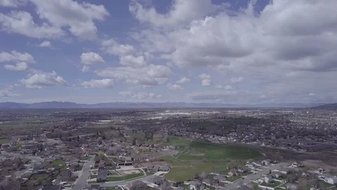 Flying around the park 5 動画素材 106636399