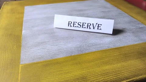 The flying around the plate is reserved, which stands on the wooden table in the Video stock 152233602