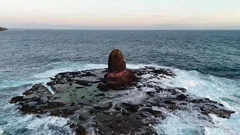 Flying around Pulpit Rock at Cape Schanck, December 9, 2024 库存影片 295116855