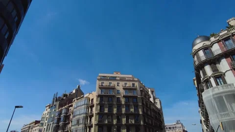 Flying around the streets of Barcelona Vidéo 301868787