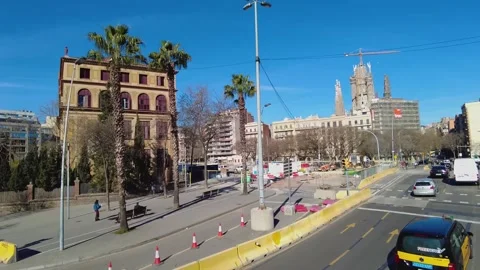 Flying around the streets of Barcelona Vidéo 302094708