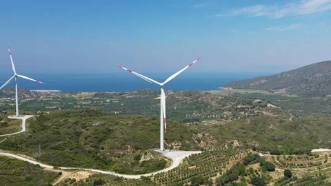 Flying around windmill on a hillside against sea 库存影片 274982505