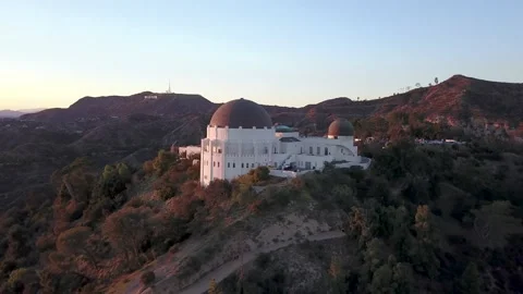 Flying away from the Griffith Observatory and the Hollywood sign. Stock-Footage 165130037
