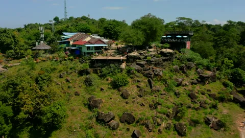 Flying away from the vantage point of Phi Phi Island, crazy beauty. Stock Footage 232718559