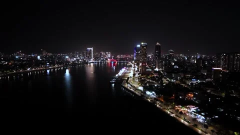 Flying backwards away from Da Nang city at nighttime 库存影片 332806058