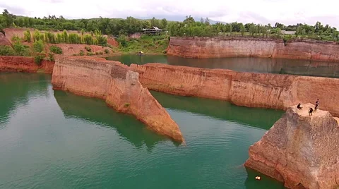Flying Backwards Over People on Cliff and Swimming on Raft 库存影片 55291355