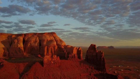 Flying between rock towers at sunset in Monument Valley Stock Footage 89021899