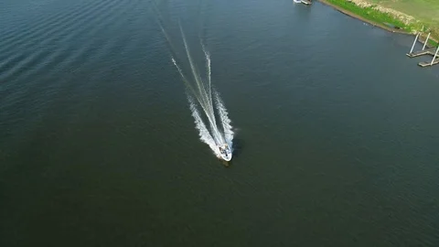 Flying Into a Boat Moving Towards the Camera Vídeo Stock 92996474