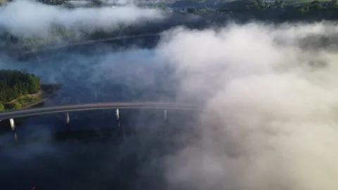 Flying to a bridge in fog 스톡 동영상 218309114