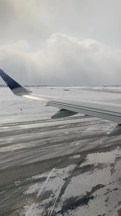 Flying to Calgary Video stock 302841922