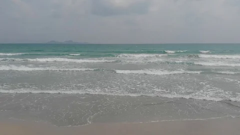 Flying camera flies over a beautiful beach overlooking the waves, Vietnam Video stock 116120977