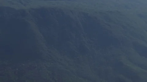 A flying camera flies over the jungles and mountains of Vietnam Vídeo Stock 117442463